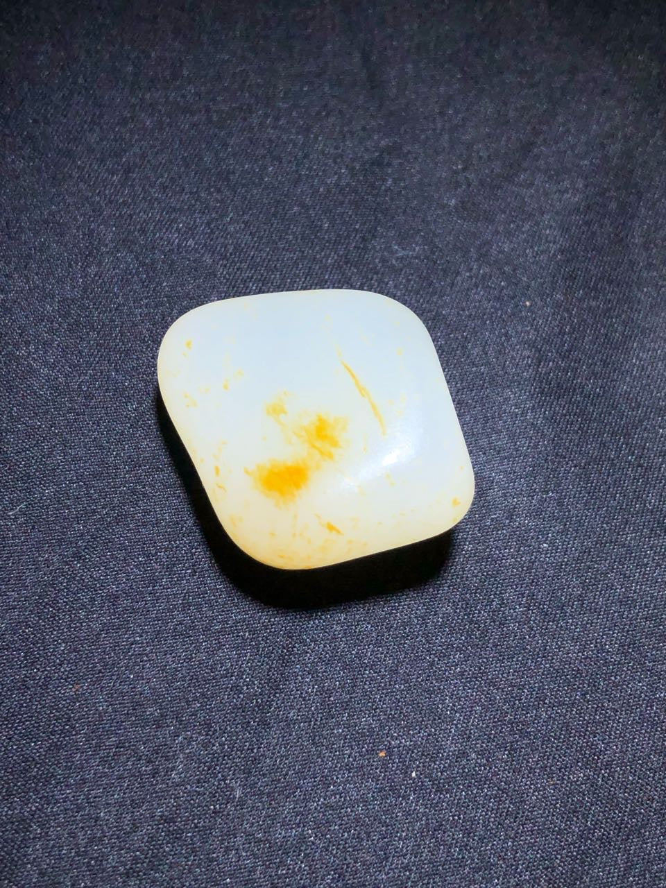 和田玉-洒金皮白肉籽料原石