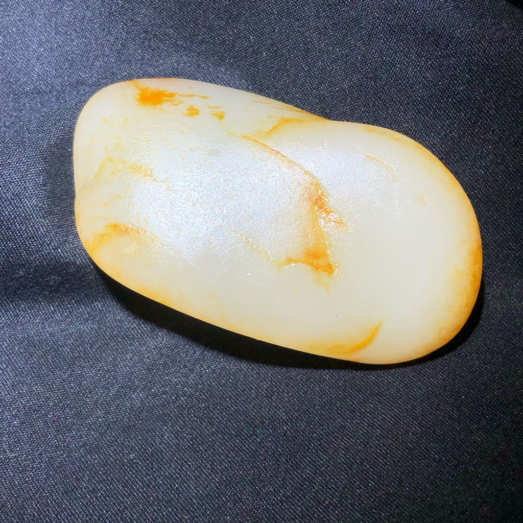 和田玉-红皮白肉籽料原石