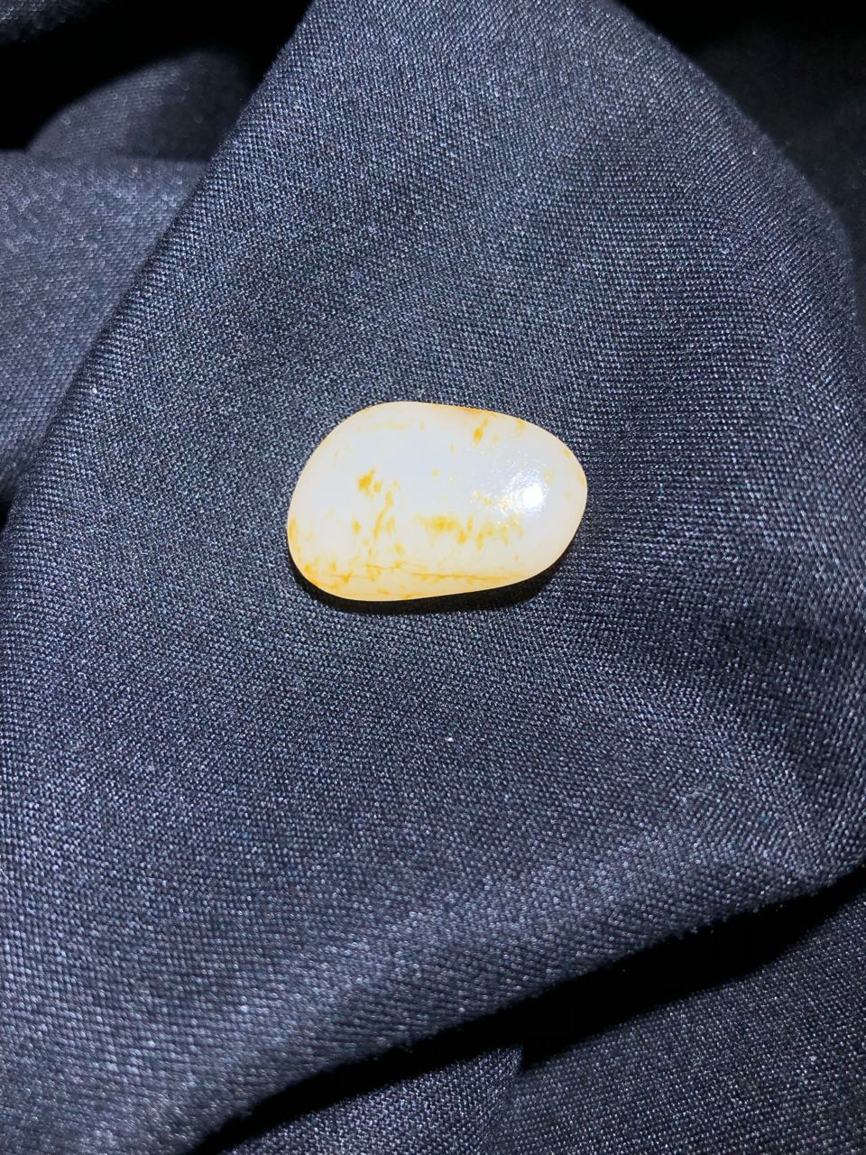 和田玉-洒金皮白肉籽料原石
