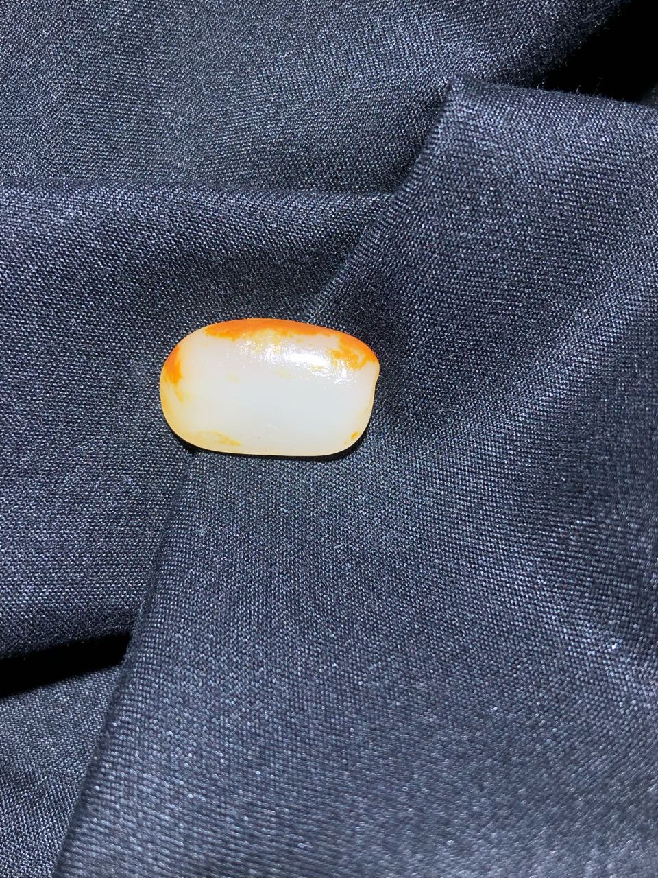 和田玉-红皮白肉籽料原石