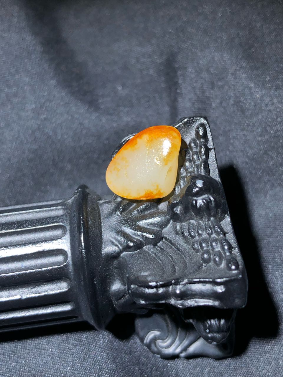 和田玉-红皮白肉籽料
