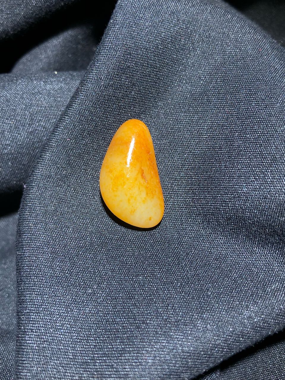 和田玉-黄皮籽料原石