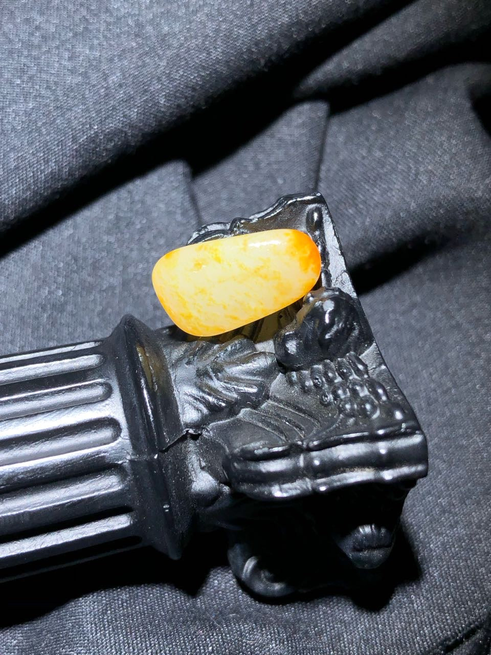 和田玉-洒金皮白肉籽料原石