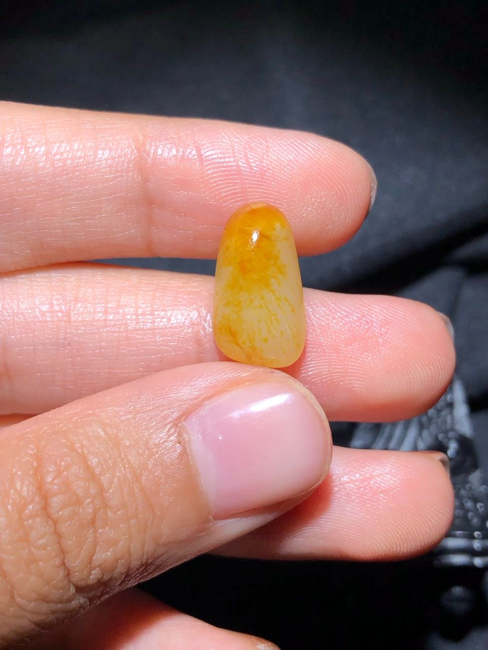 和田玉-洒金皮白肉籽料原石