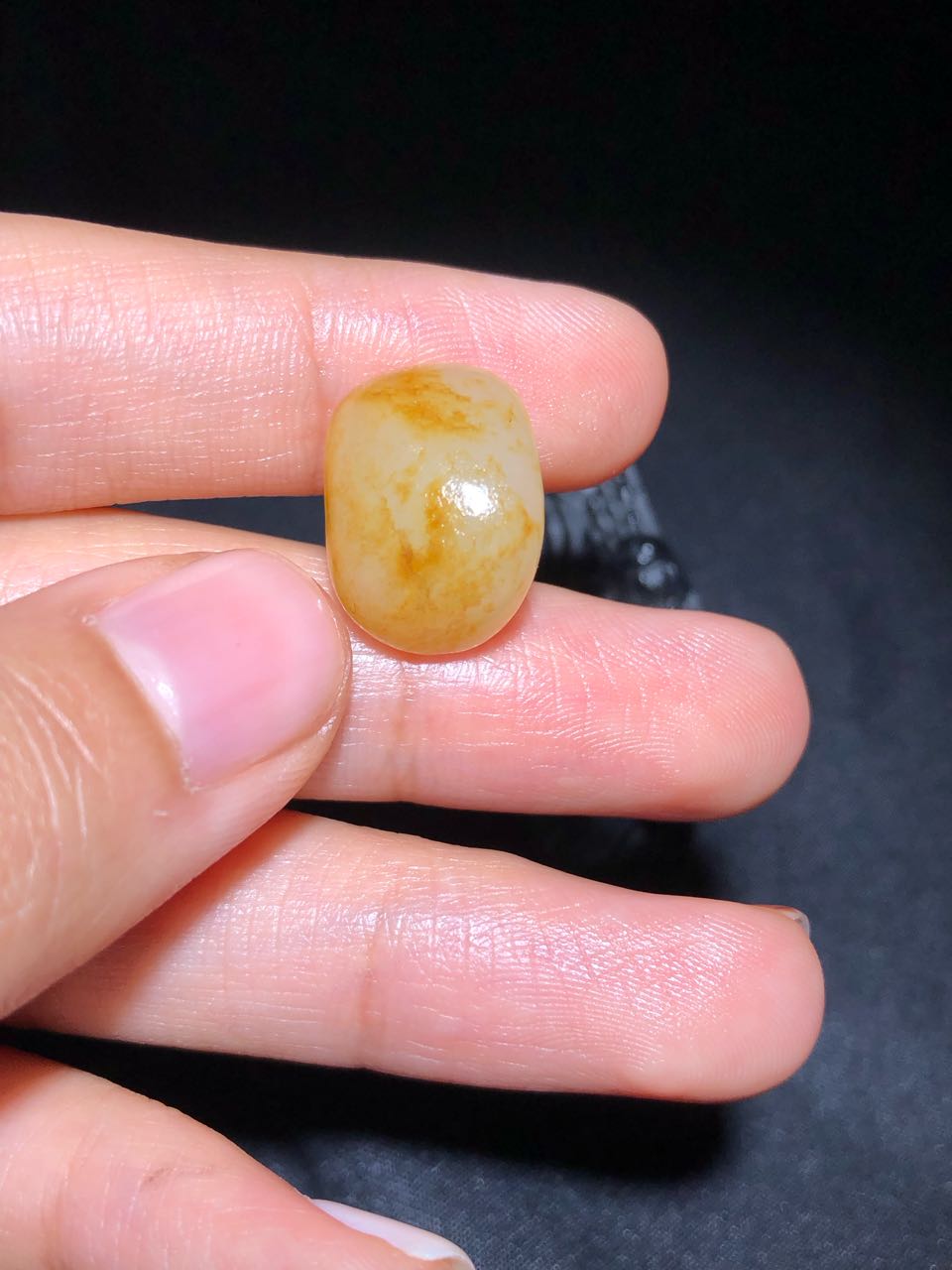 和田玉-洒金皮白肉籽料原石