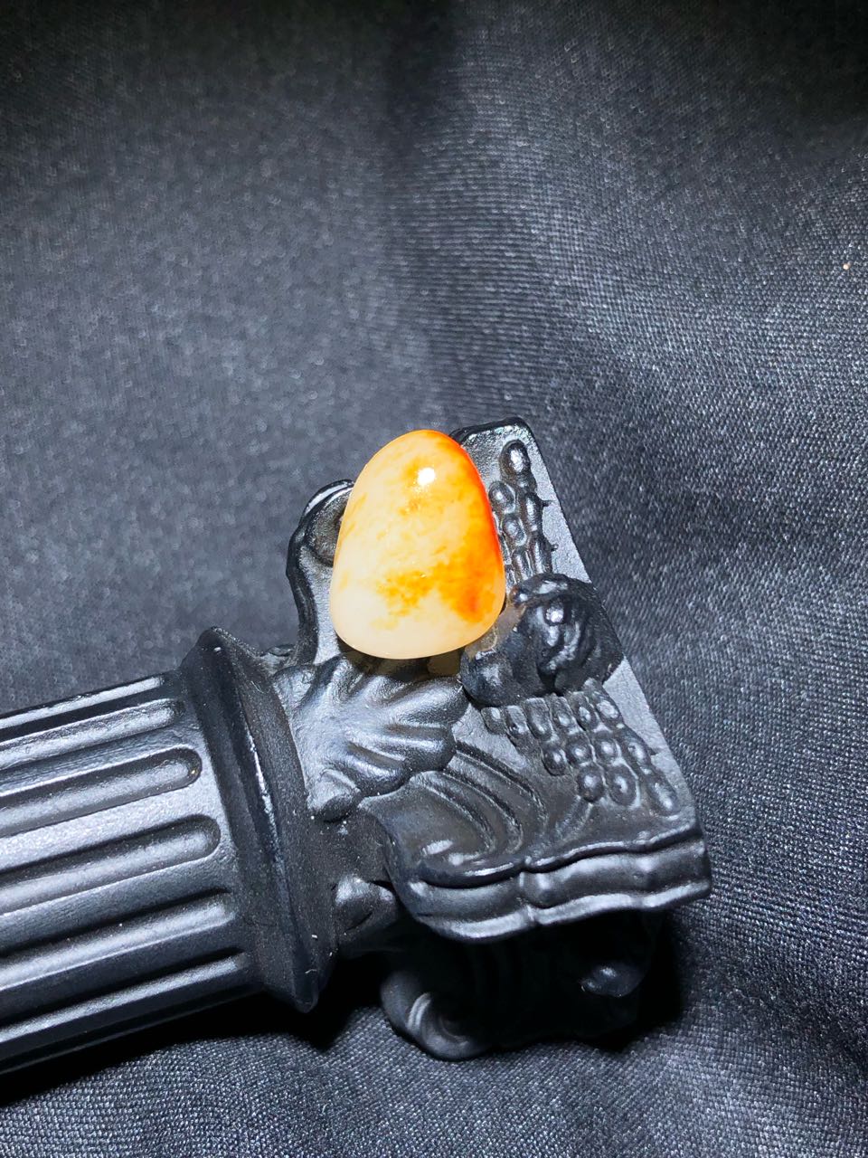 和田玉-红皮白肉籽料原石