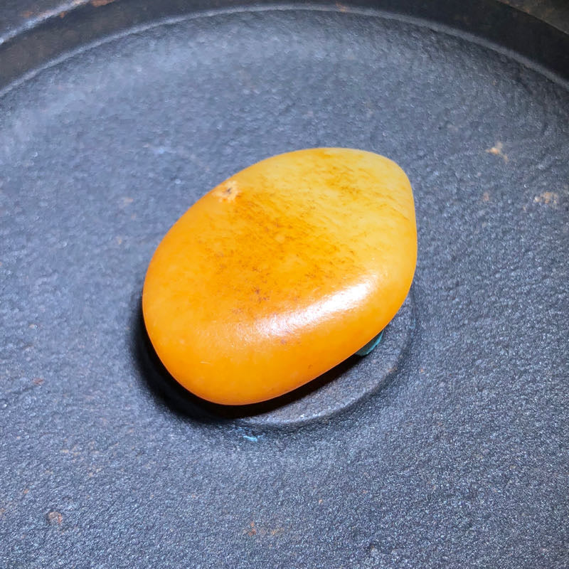 和田玉-红沁籽料原石